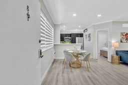 8 Suite
